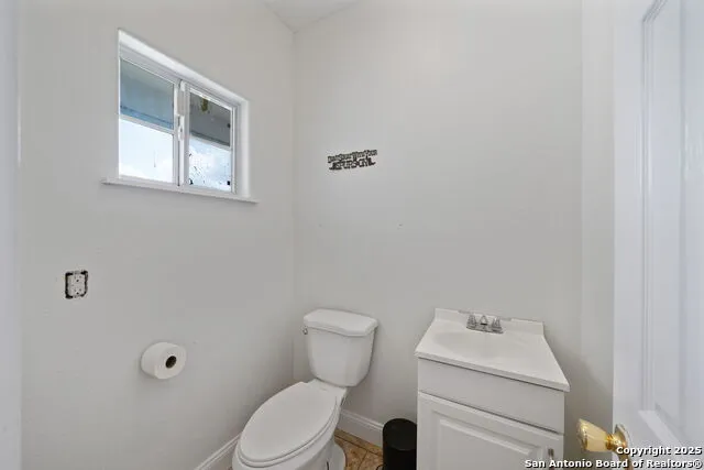 4495 Sh 16 Jourdanton, TX 78026