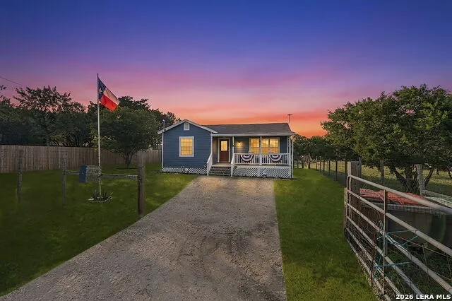 1283 Rocky Creek Dr Canyon Lake, TX 78133