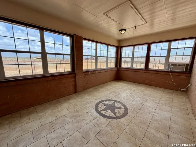 1550 County Road 300 Jourdanton, TX 78026