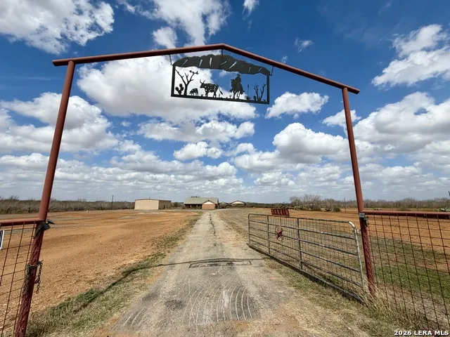 1550 County Road 300 Jourdanton, TX 78026