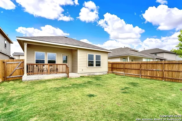 125 Legendary Trail Loop Floresville, TX 78114