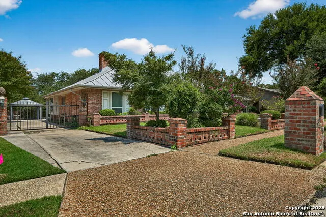 3413 Foxbriar Schertz, TX 78108