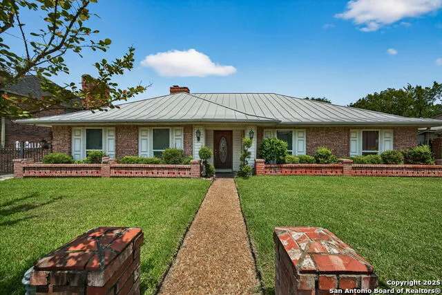 3413 Foxbriar Schertz, TX 78108