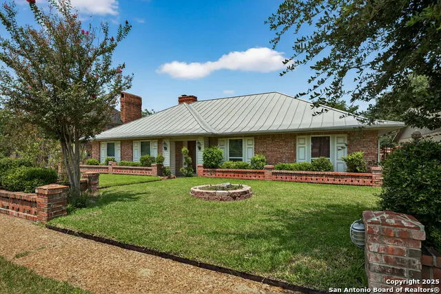3413 Foxbriar Schertz, TX 78108