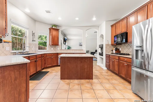 3319 ROAN VLY San Antonio, TX 78259