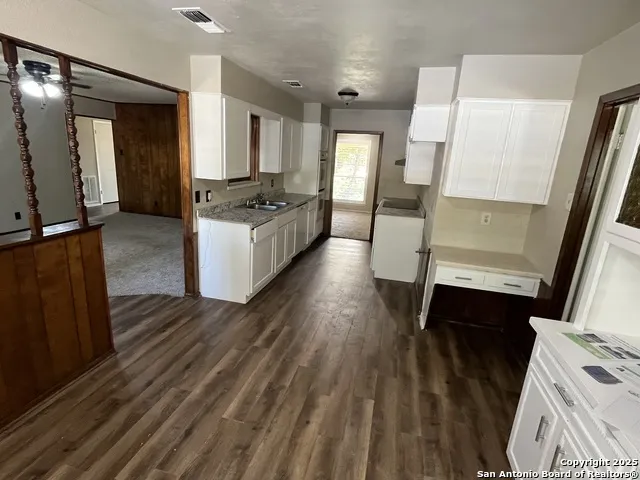 123 Granada Universal City, TX 78148