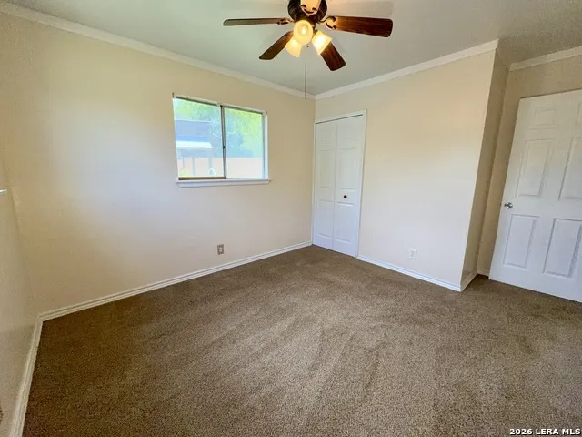 7426 MOUNTAIN OAK TRL Live Oak, TX 78233