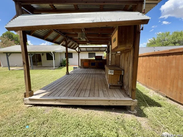 7426 MOUNTAIN OAK TRL Live Oak, TX 78233