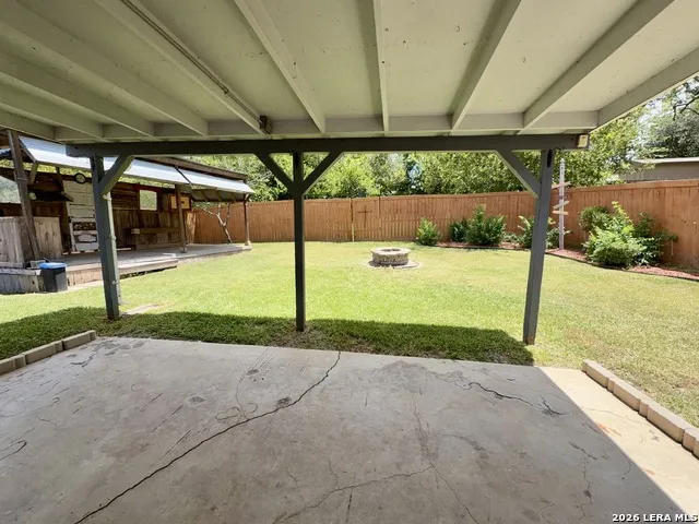 7426 MOUNTAIN OAK TRL Live Oak, TX 78233