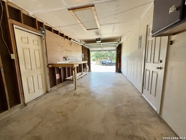 7426 MOUNTAIN OAK TRL Live Oak, TX 78233