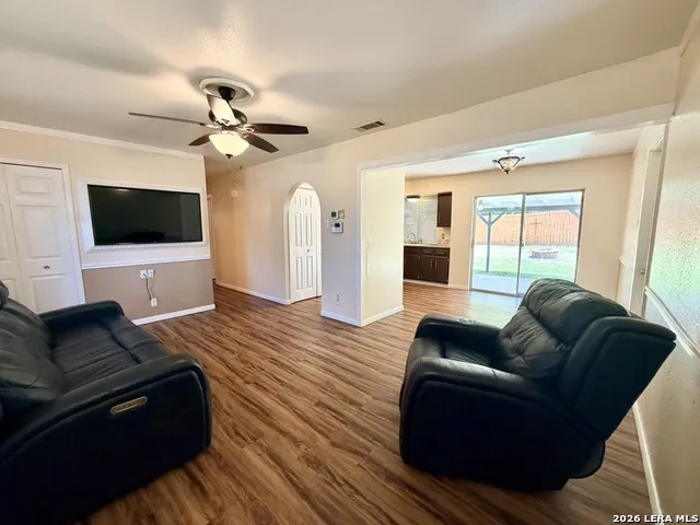 7426 MOUNTAIN OAK TRL Live Oak, TX 78233
