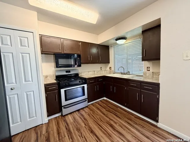 7426 MOUNTAIN OAK TRL Live Oak, TX 78233