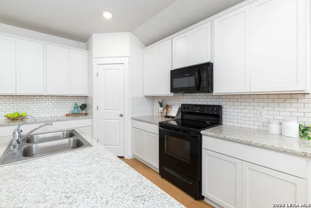 3642 TWIN DISH WAY New Braunfels, TX 78130