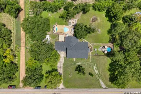 207 Woodlake Dr