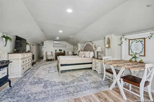207 Woodlake Dr McQueeney, TX 78123