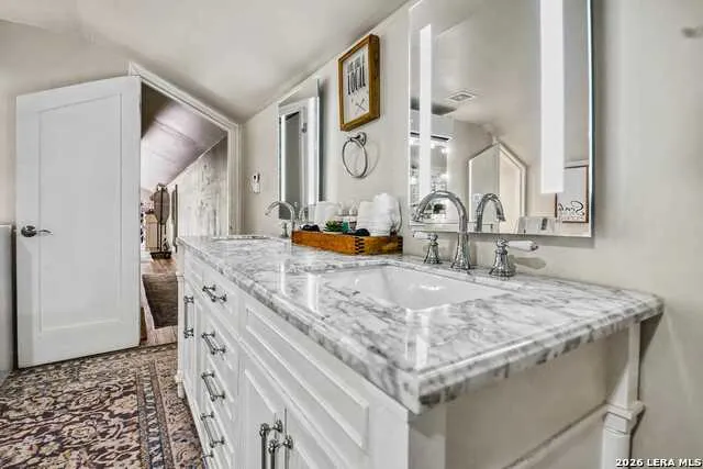207 Woodlake Dr McQueeney, TX 78123