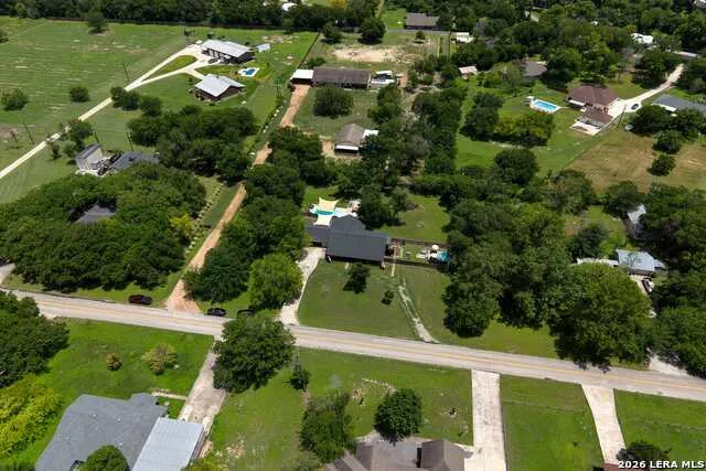 207 Woodlake Dr McQueeney, TX 78123