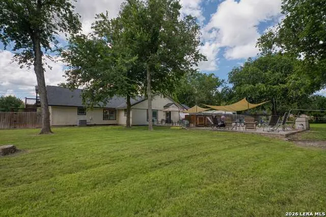 207 Woodlake Dr McQueeney, TX 78123
