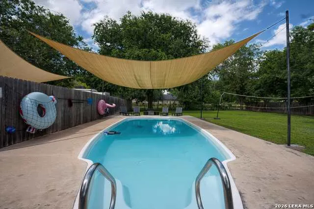 207 Woodlake Dr McQueeney, TX 78123