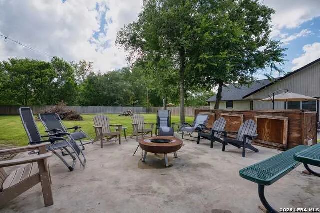 207 Woodlake Dr McQueeney, TX 78123