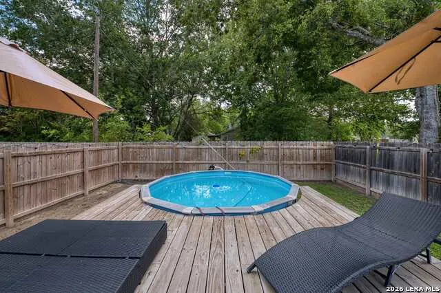207 Woodlake Dr McQueeney, TX 78123