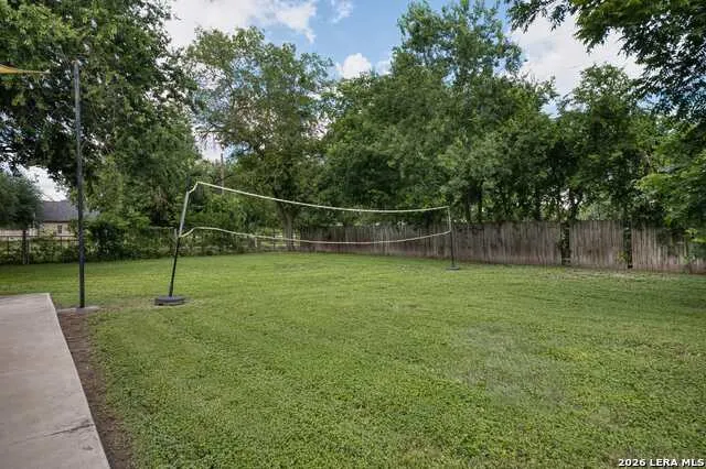 207 Woodlake Dr McQueeney, TX 78123