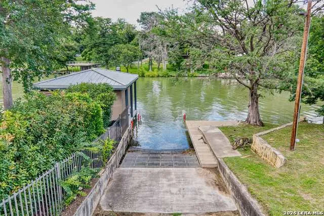 207 Woodlake Dr McQueeney, TX 78123