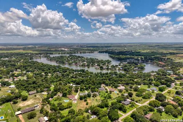207 Woodlake Dr McQueeney, TX 78123