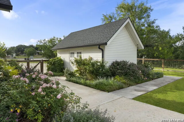 807 WADE RD New Braunfels, TX 78132