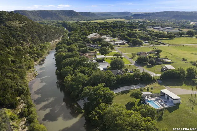 807 WADE RD New Braunfels, TX 78132