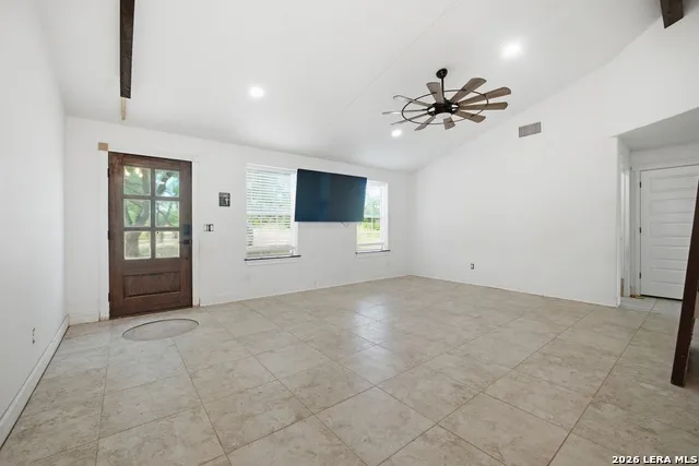 909 County Road 669 Devine, TX 78016