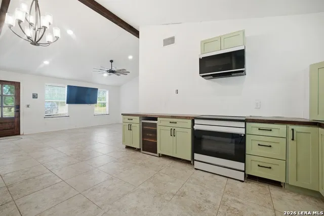 909 County Road 669 Devine, TX 78016