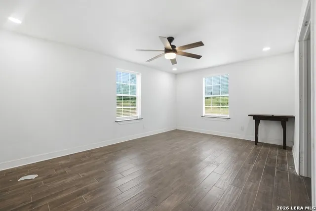 909 County Road 669 Devine, TX 78016