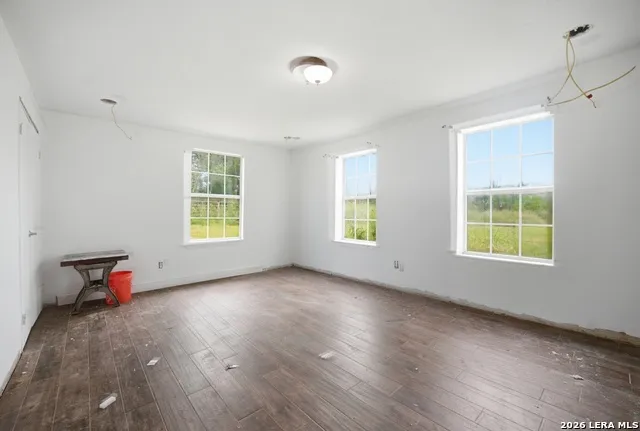 909 County Road 669 Devine, TX 78016