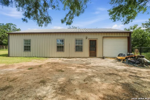 909 County Road 669 Devine, TX 78016