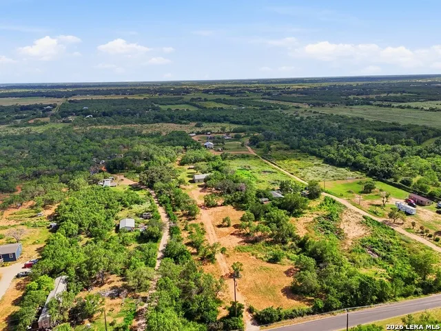 909 County Road 669 Devine, TX 78016