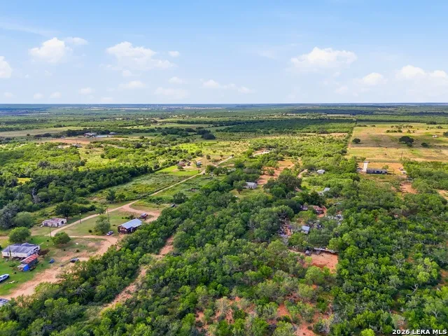 909 County Road 669 Devine, TX 78016