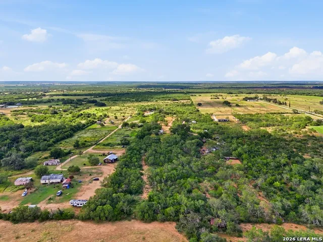 909 County Road 669 Devine, TX 78016