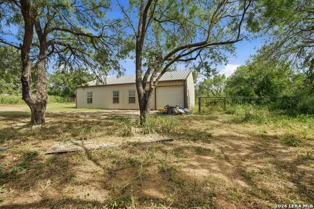 909 County Road 669 Devine, TX 78016