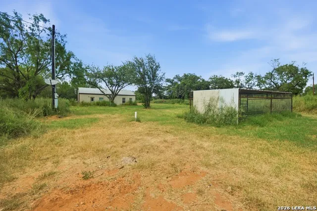 909 County Road 669 Devine, TX 78016