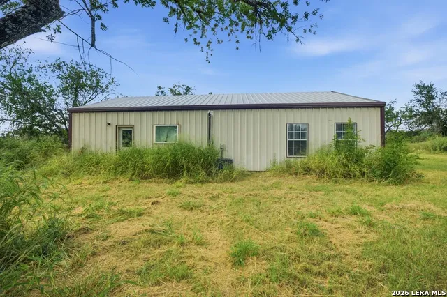 909 County Road 669 Devine, TX 78016
