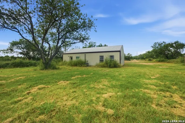 909 County Road 669 Devine, TX 78016