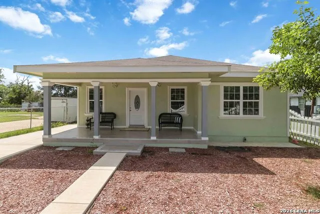 1615 Hough Adkins, TX 78101