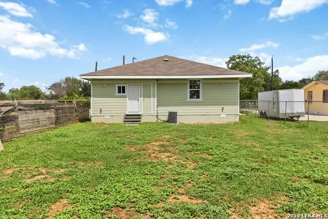 1615 Hough Adkins, TX 78101