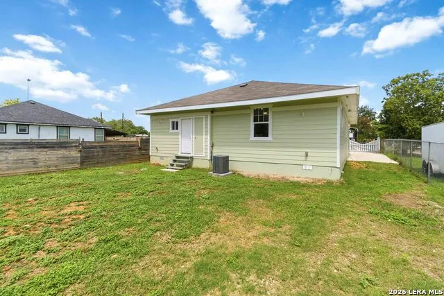 1615 Hough Adkins, TX 78101