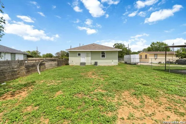 1615 Hough Adkins, TX 78101