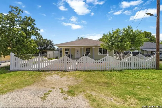 1615 Hough Adkins, TX 78101
