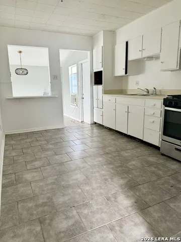 502 EARLYWAY DR San Antonio, TX 78233