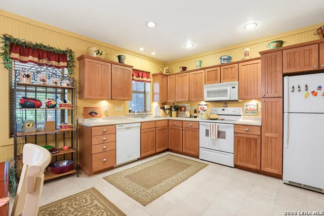 928 PEBBLE BEACH RD Lakehills, TX 78063