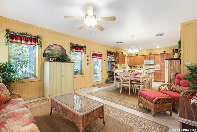 928 PEBBLE BEACH RD Lakehills, TX 78063